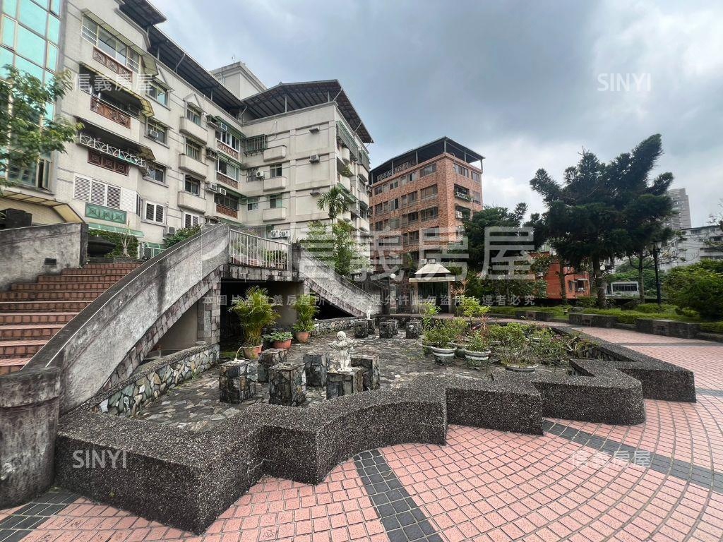 ★羅馬山莊★四房車位房屋室內格局與周邊環境