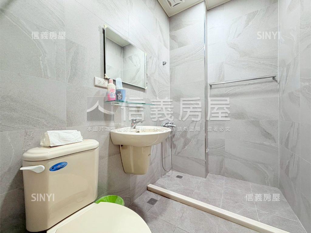 五甲商圈漂亮透天房屋室內格局與周邊環境