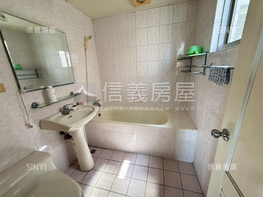近未來捷運站高樓美景三房房屋室內格局與周邊環境