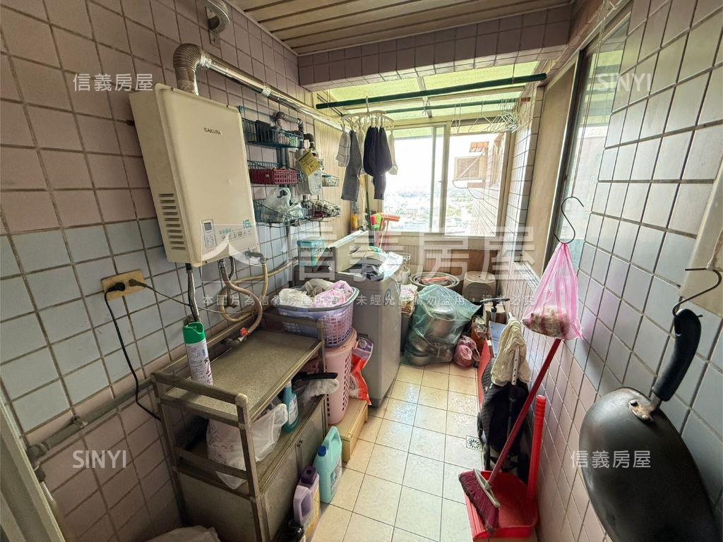 近未來捷運站高樓美景三房房屋室內格局與周邊環境