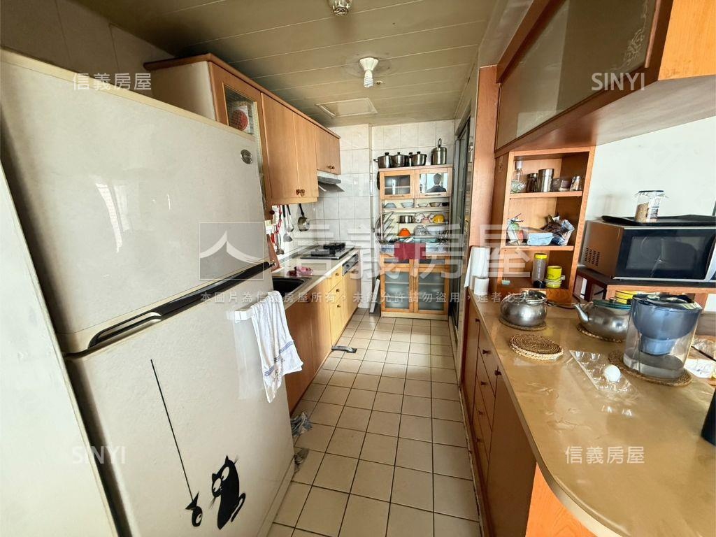 近未來捷運站高樓美景三房房屋室內格局與周邊環境