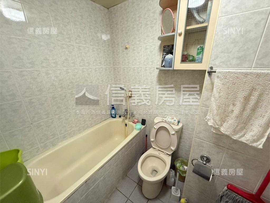 近未來捷運站高樓美景三房房屋室內格局與周邊環境
