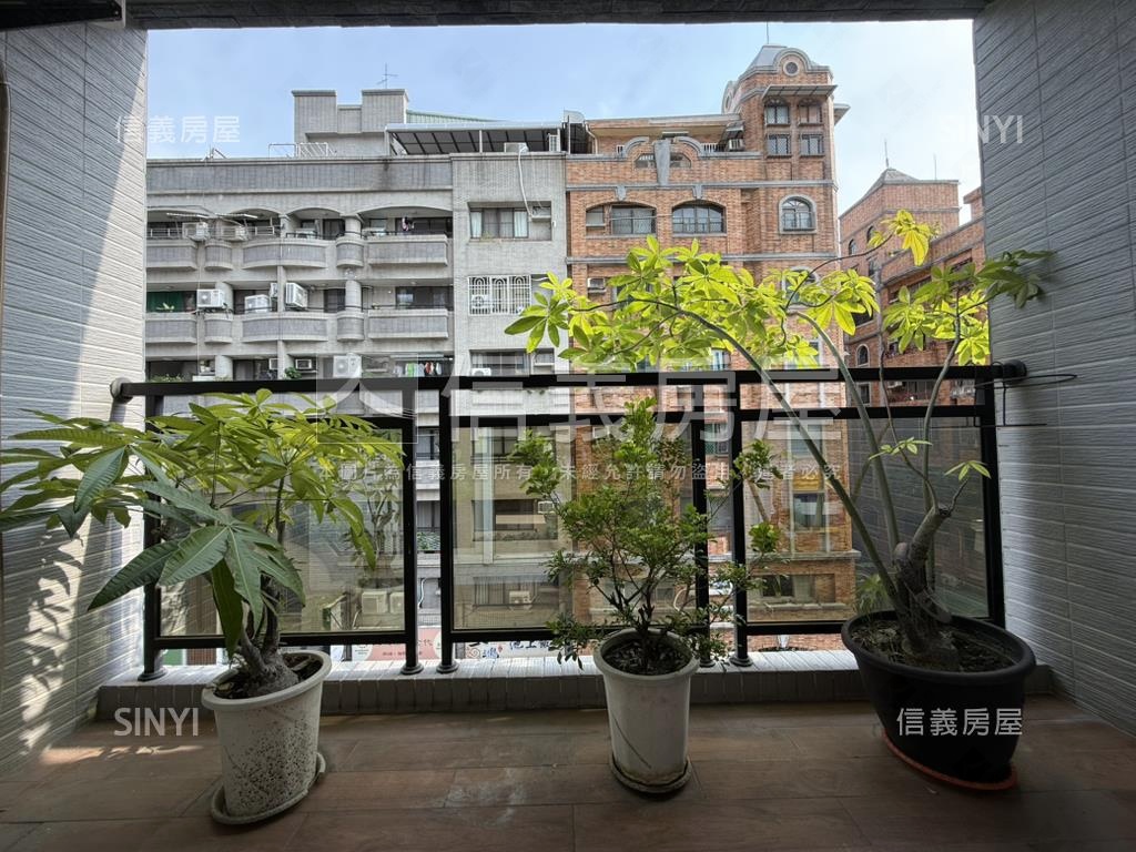 近市政府文化中心騎樓透店房屋室內格局與周邊環境