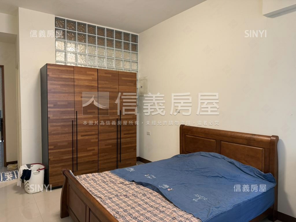 近市政府文化中心騎樓透店房屋室內格局與周邊環境