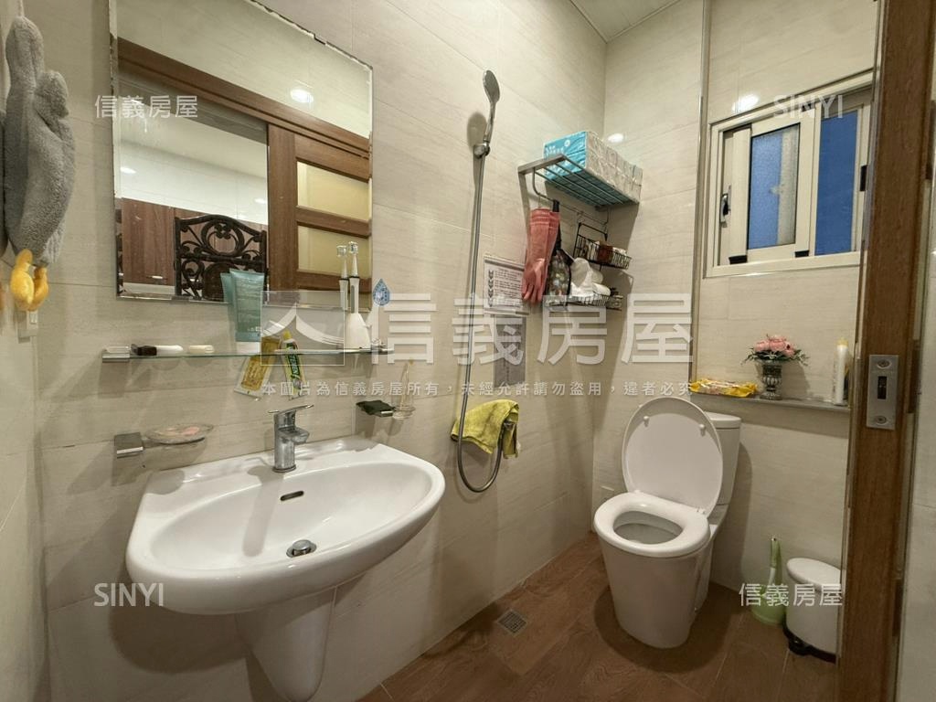 近市政府文化中心騎樓透店房屋室內格局與周邊環境