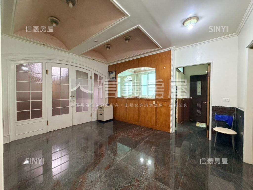 空軍官校協德街上三角窗房屋室內格局與周邊環境