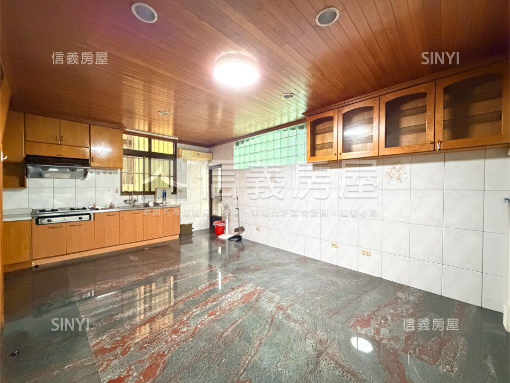 空軍官校協德街上三角窗房屋室內格局與周邊環境