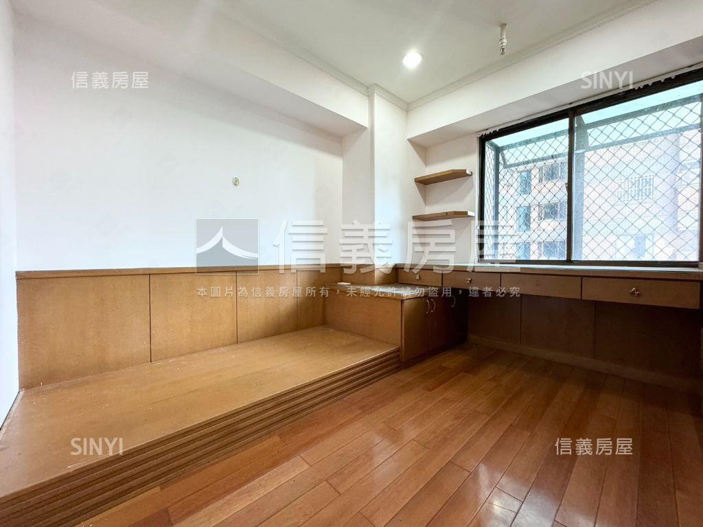 近南紡採光三房平車房屋室內格局與周邊環境