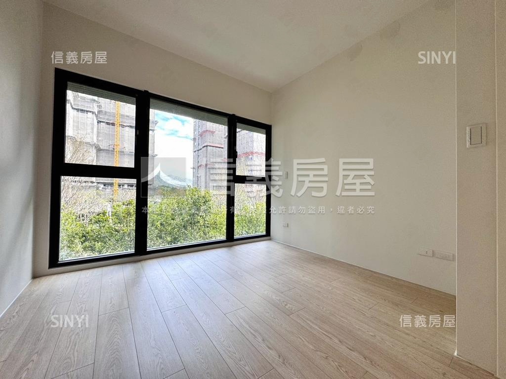 全新大坪數雙車位寶輝房屋室內格局與周邊環境