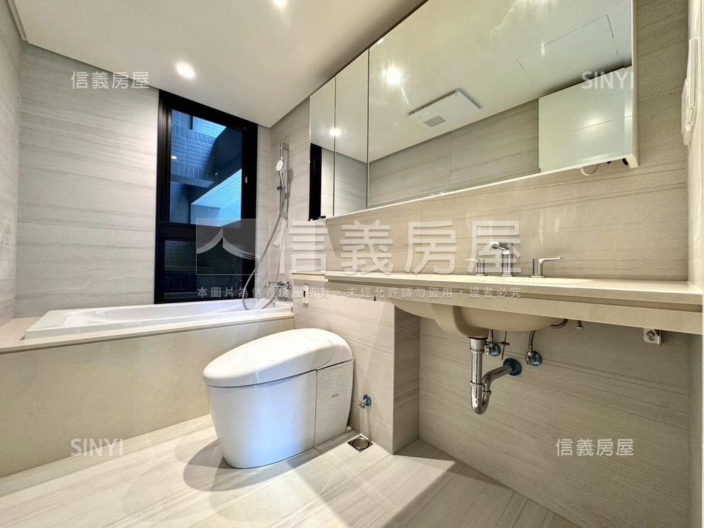 全新大坪數雙車位寶輝房屋室內格局與周邊環境