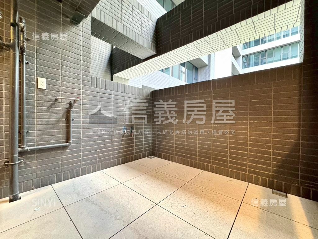 全新大坪數雙車位寶輝房屋室內格局與周邊環境