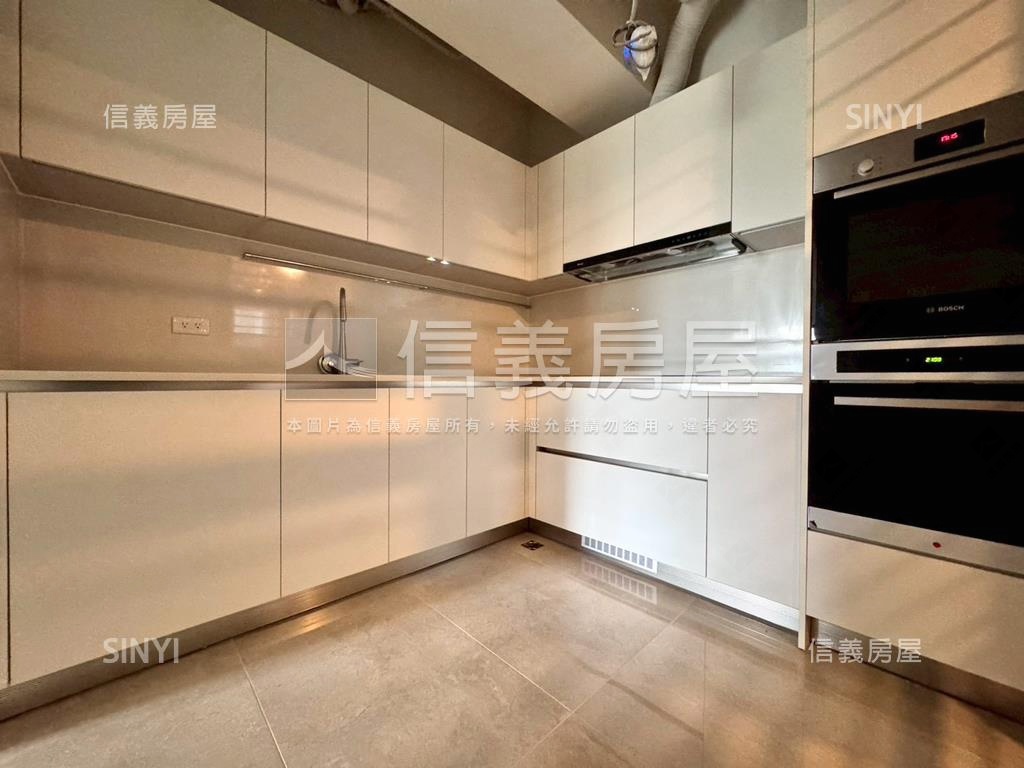 全新大坪數雙車位寶輝房屋室內格局與周邊環境