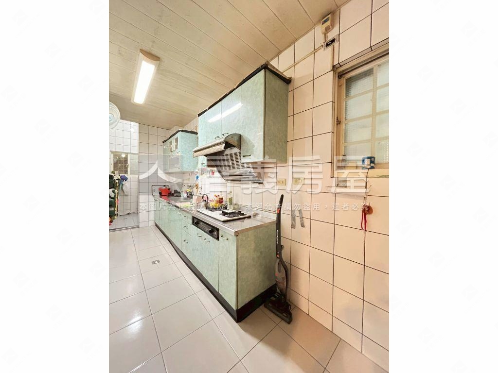 近林森健行大地坪透天房屋室內格局與周邊環境