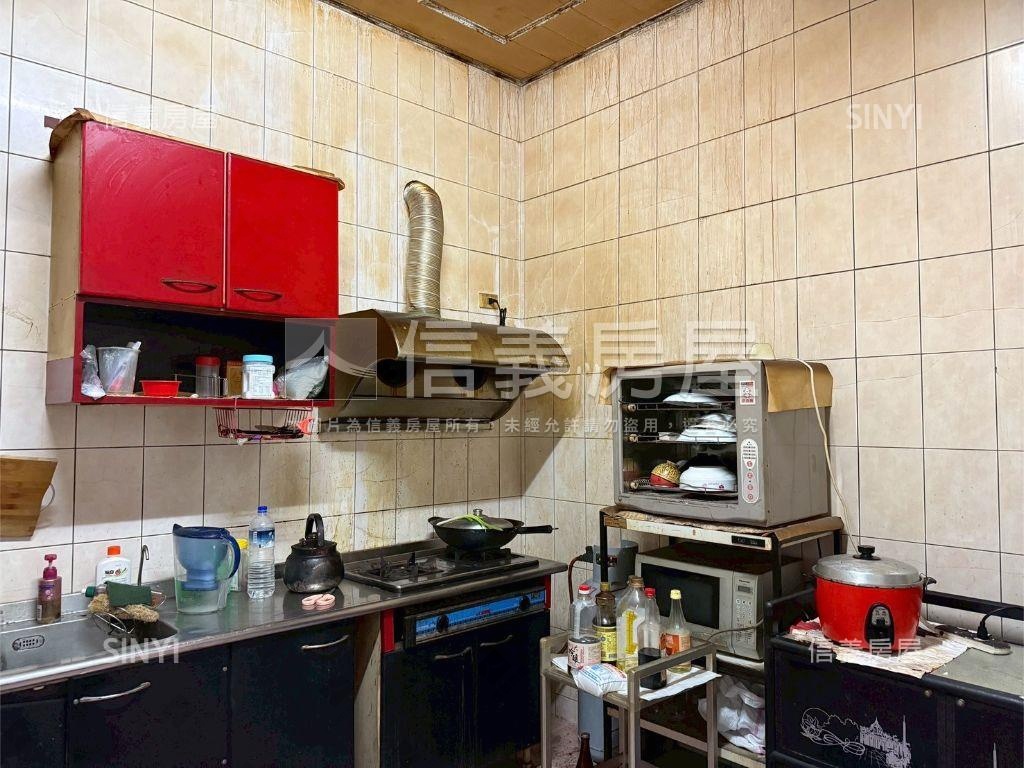 東山路大地坪吃市金店面房屋室內格局與周邊環境