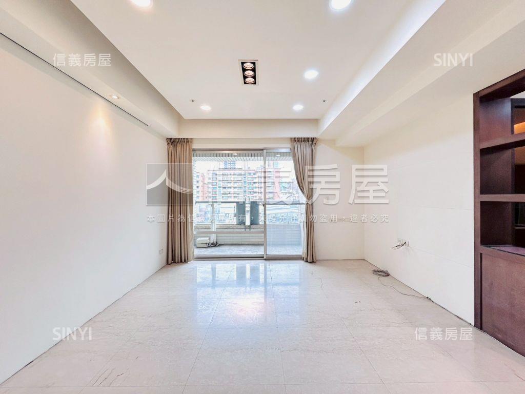 大都市御品三房車位房屋室內格局與周邊環境