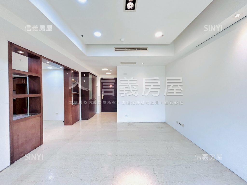 大都市御品三房車位房屋室內格局與周邊環境