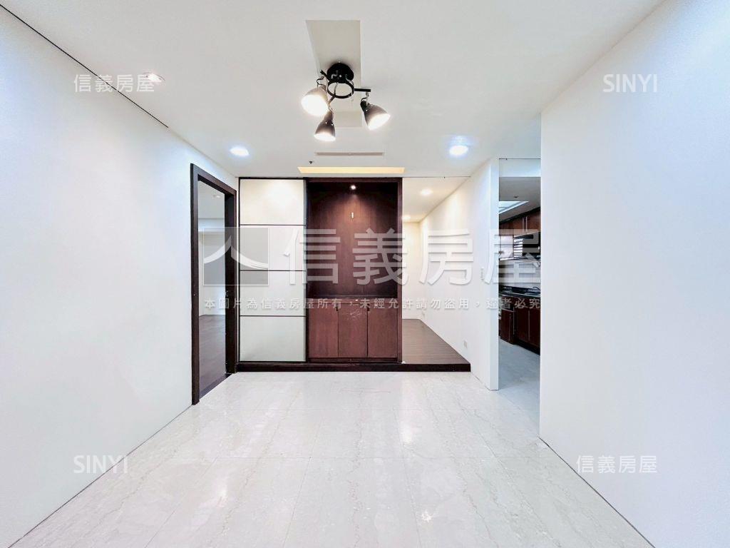 大都市御品三房車位房屋室內格局與周邊環境