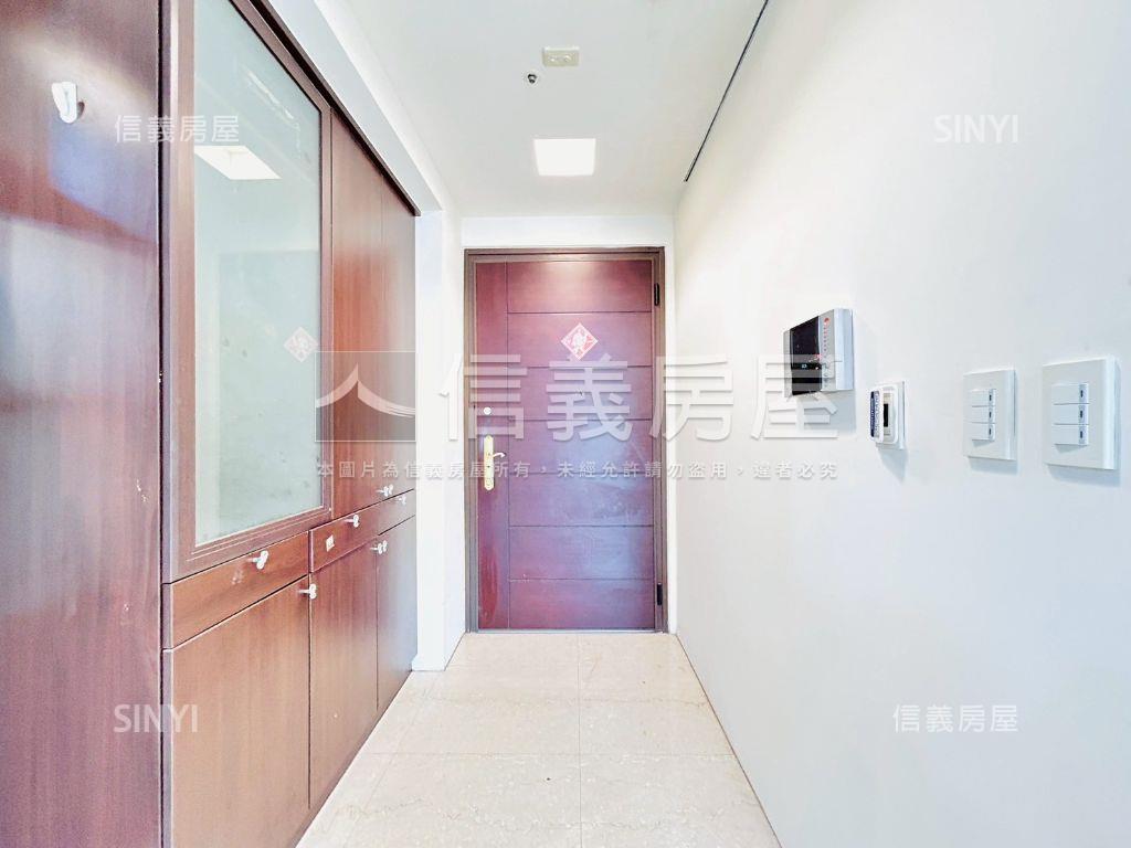 大都市御品三房車位房屋室內格局與周邊環境