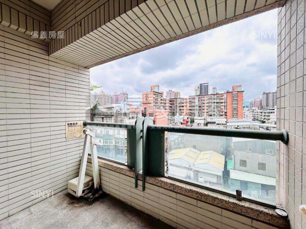 大都市御品三房車位房屋室內格局與周邊環境