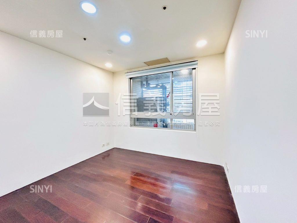 大都市御品三房車位房屋室內格局與周邊環境