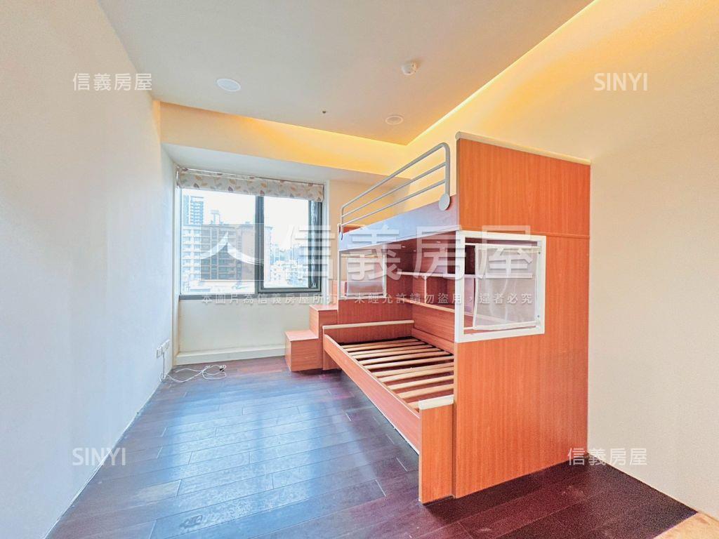 大都市御品三房車位房屋室內格局與周邊環境