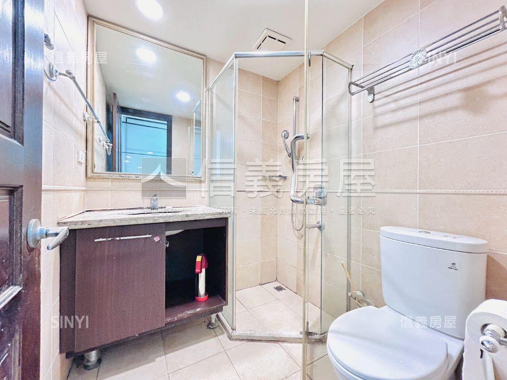 大都市御品三房車位房屋室內格局與周邊環境