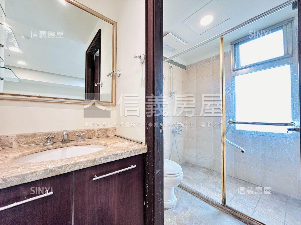 大都市御品三房車位房屋室內格局與周邊環境