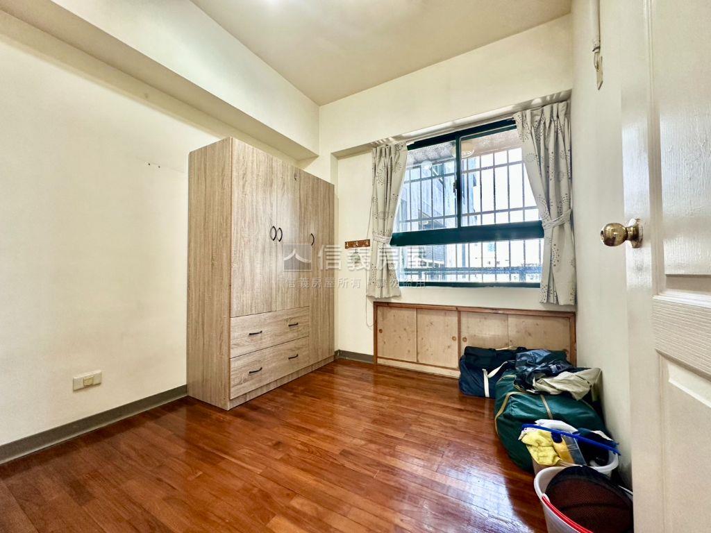 漂亮！何厝國小旁三房車位房屋室內格局與周邊環境