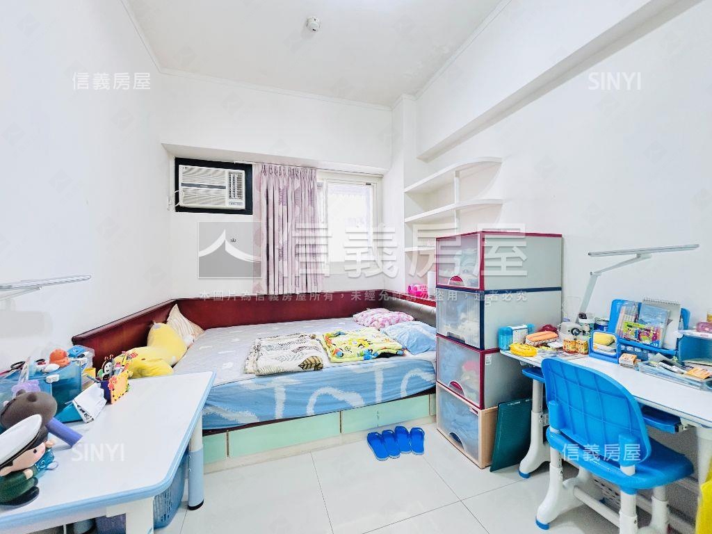 國泰國家都會三房車位房屋室內格局與周邊環境