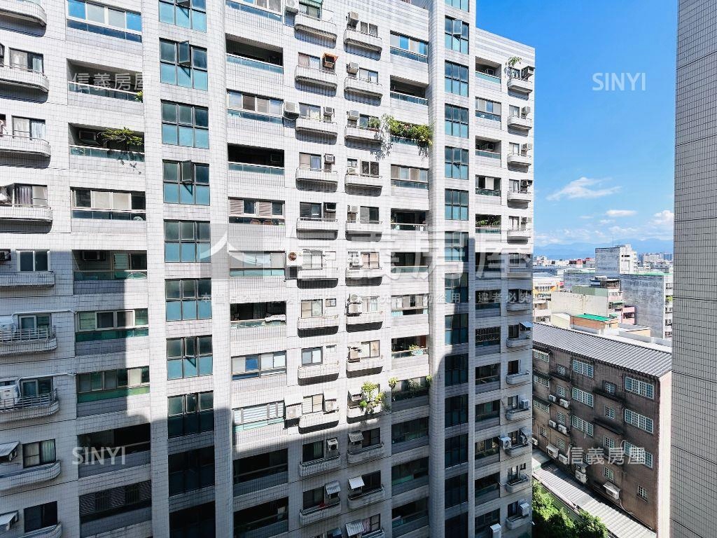 國泰國家都會三房車位房屋室內格局與周邊環境