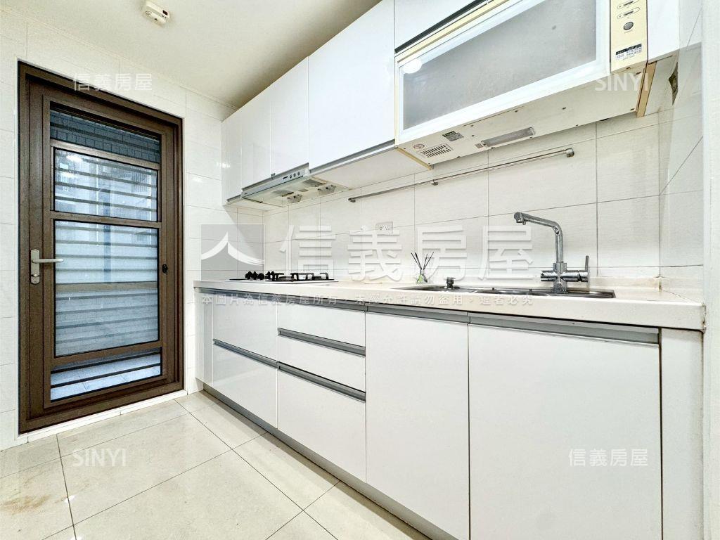 後勁溪首排景觀雙平車房屋室內格局與周邊環境