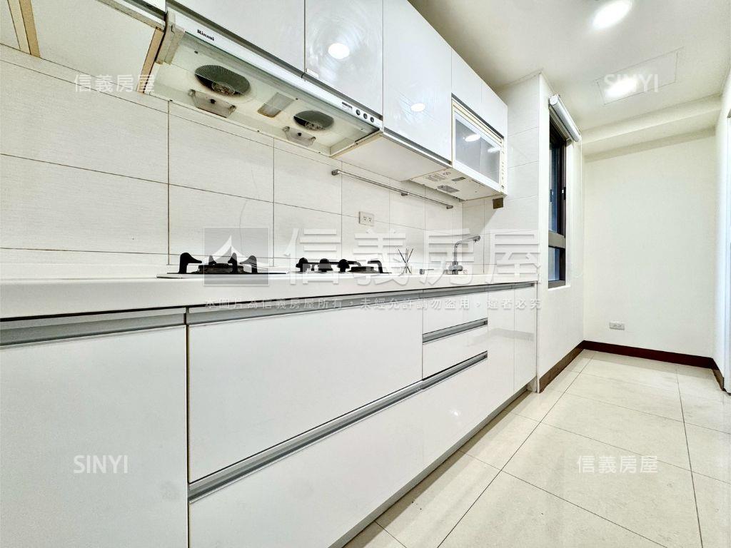 後勁溪首排景觀雙平車房屋室內格局與周邊環境