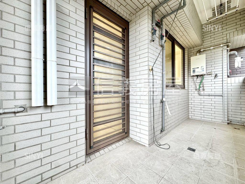 後勁溪首排景觀雙平車房屋室內格局與周邊環境