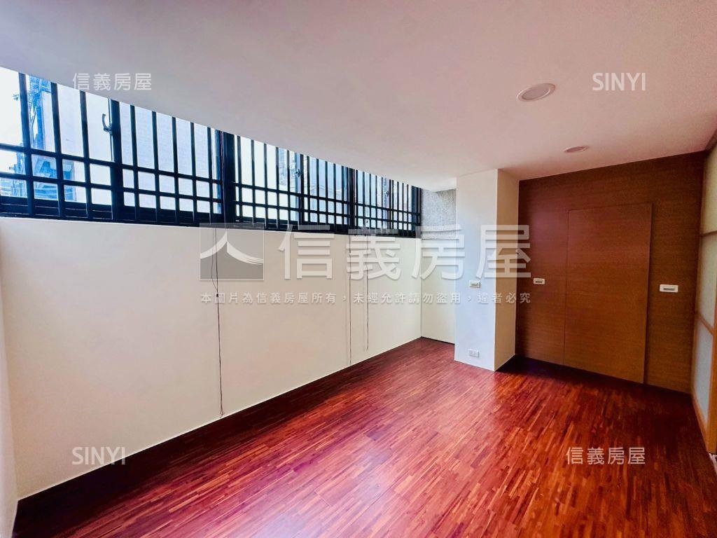 ★南屯臨路邊間車庫透天房屋室內格局與周邊環境