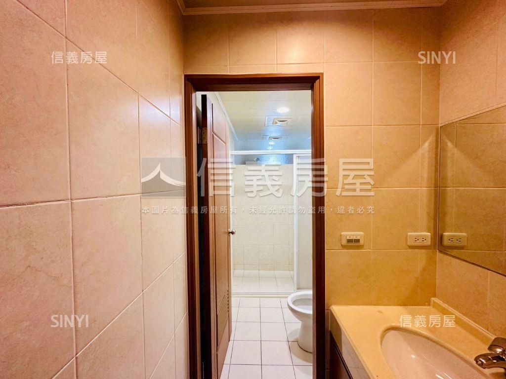 ★南屯臨路邊間車庫透天房屋室內格局與周邊環境