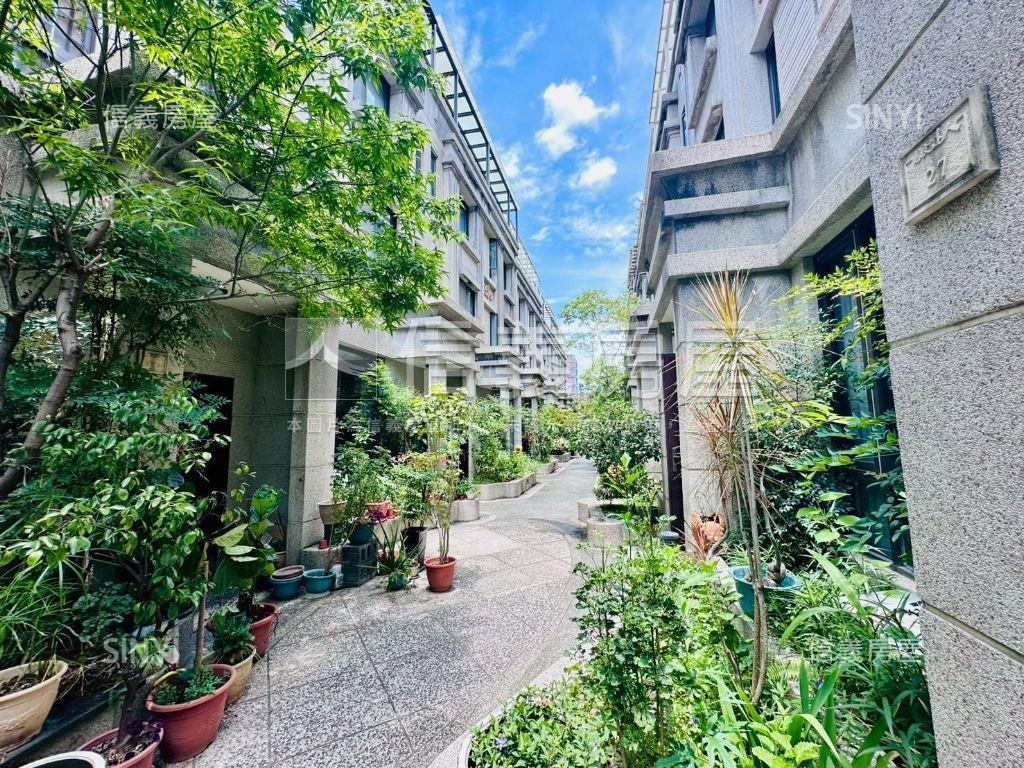 ★南屯臨路邊間車庫透天房屋室內格局與周邊環境