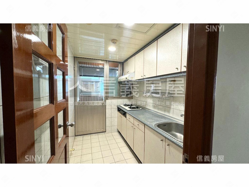 近大遠百三房車位房屋室內格局與周邊環境