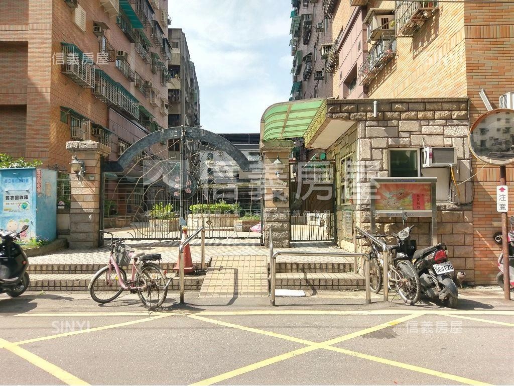 稀有釋出！易立購四房車位房屋室內格局與周邊環境