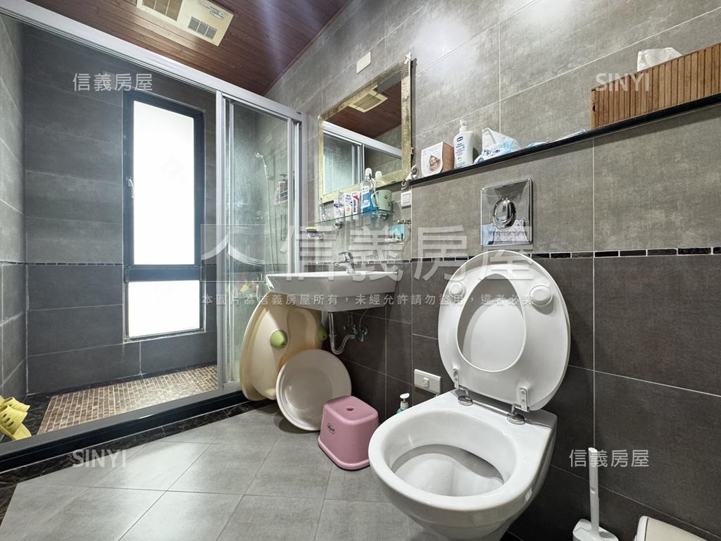 稀有面寬約７米採光雙車墅房屋室內格局與周邊環境