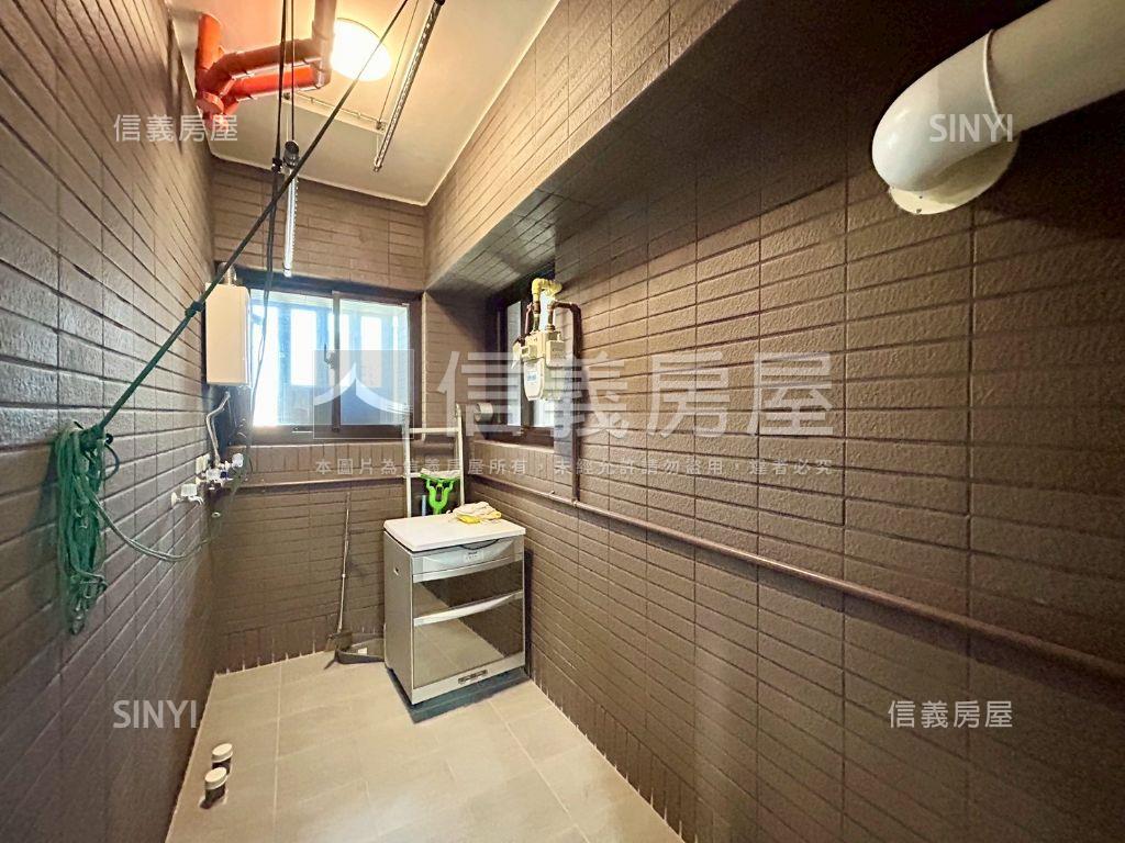 前後陽台無印風三房車位房屋室內格局與周邊環境