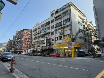後山埤站二樓方正寓