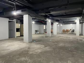 民生社區稀有百坪地下店面