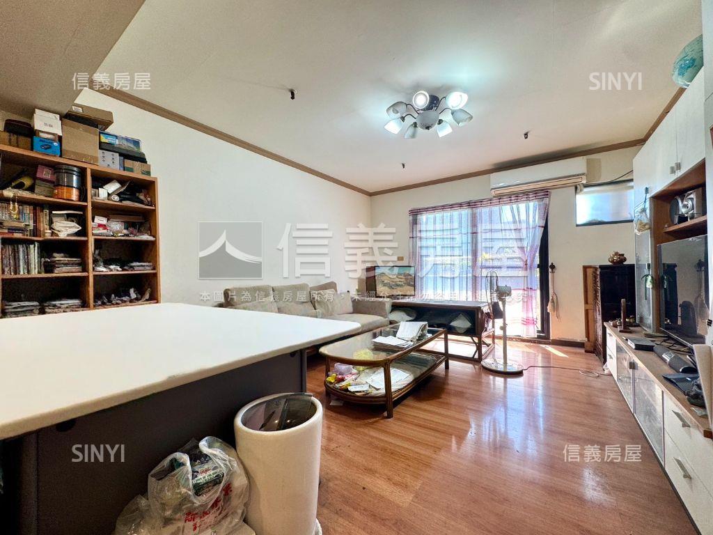 文心及第次頂樓四房平車房屋室內格局與周邊環境