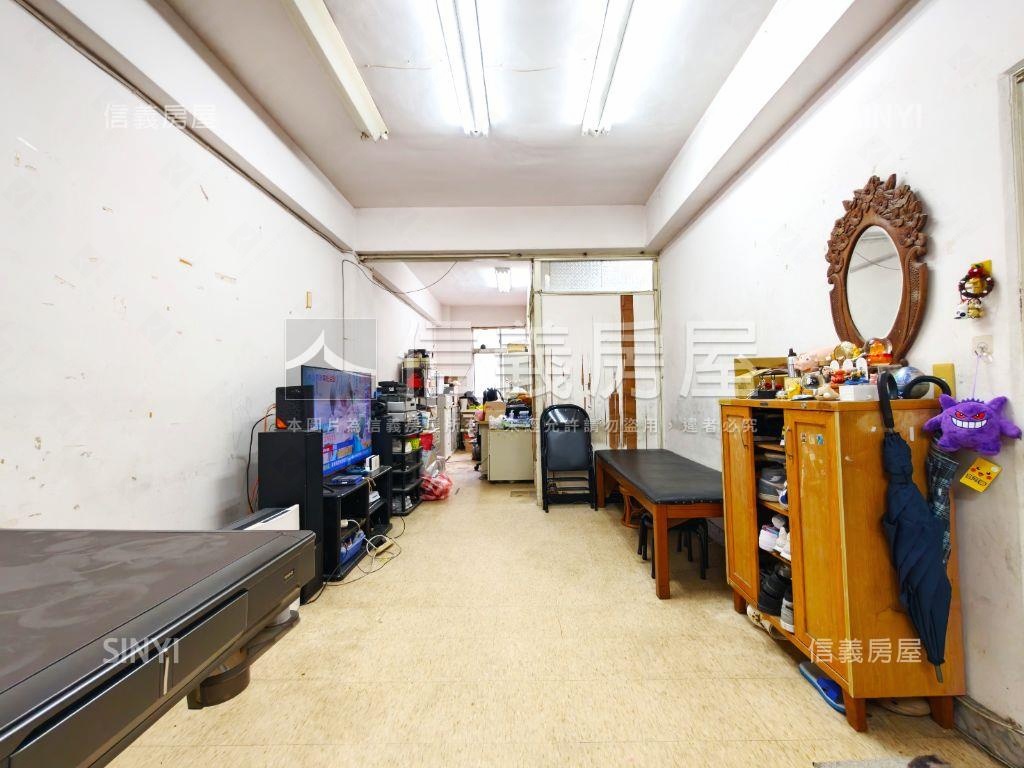 稀有邊間一層一戶公寓三樓房屋室內格局與周邊環境