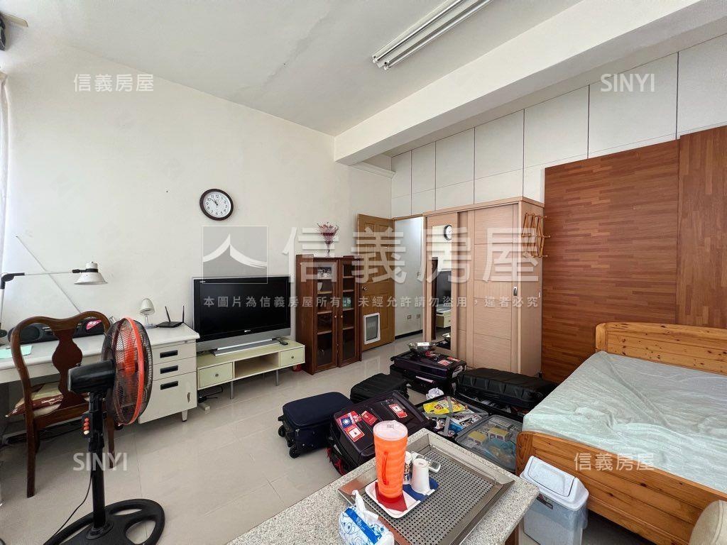 稀有釋出臨路角間大透店房屋室內格局與周邊環境