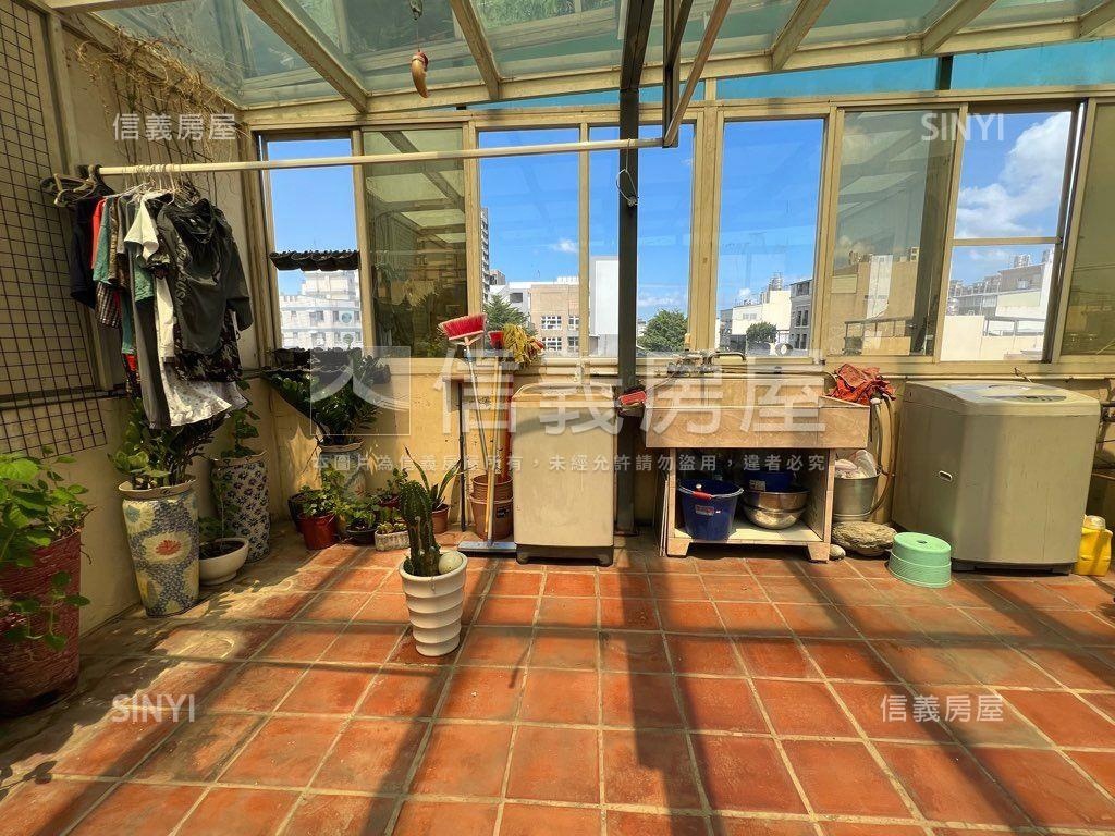 稀有釋出臨路角間大透店房屋室內格局與周邊環境