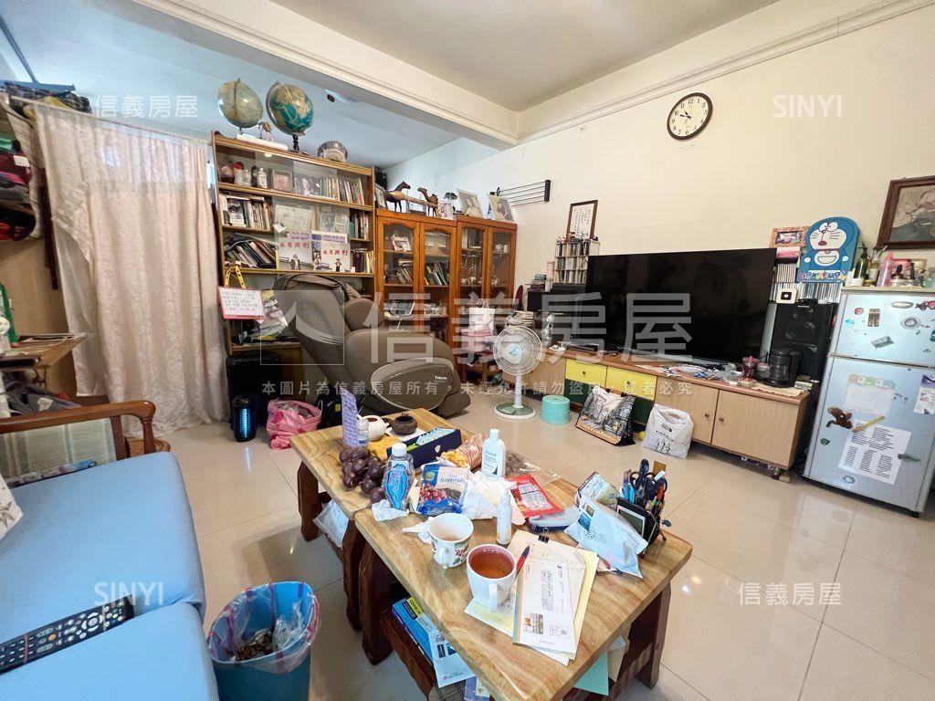 稀有釋出臨路角間大透店房屋室內格局與周邊環境