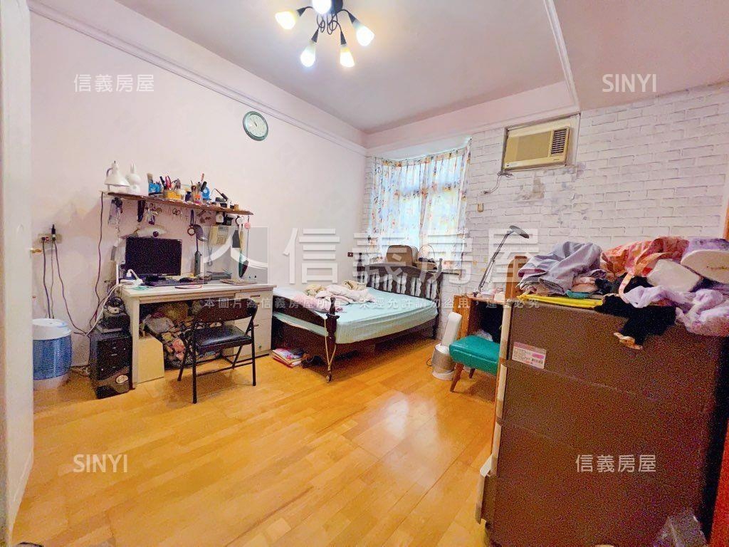 稀有釋出臨路角間大透店房屋室內格局與周邊環境