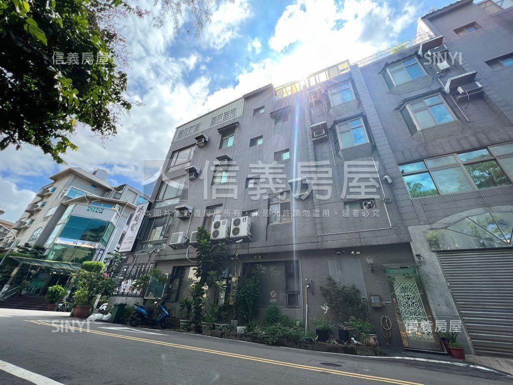 稀有釋出臨路角間大透店房屋室內格局與周邊環境