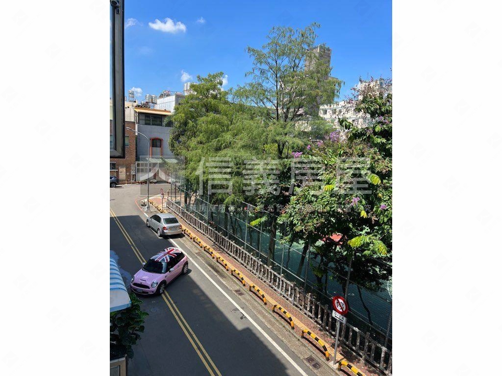 稀有釋出臨路角間大透店房屋室內格局與周邊環境